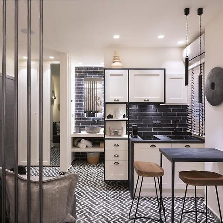 Adrianou At Heart Of Plaka Apartment Athens Exterior photo